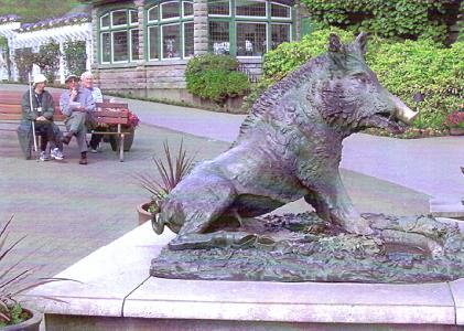 Pat enjoyed examining this bronze boar in Canadas Butchart Gardens.